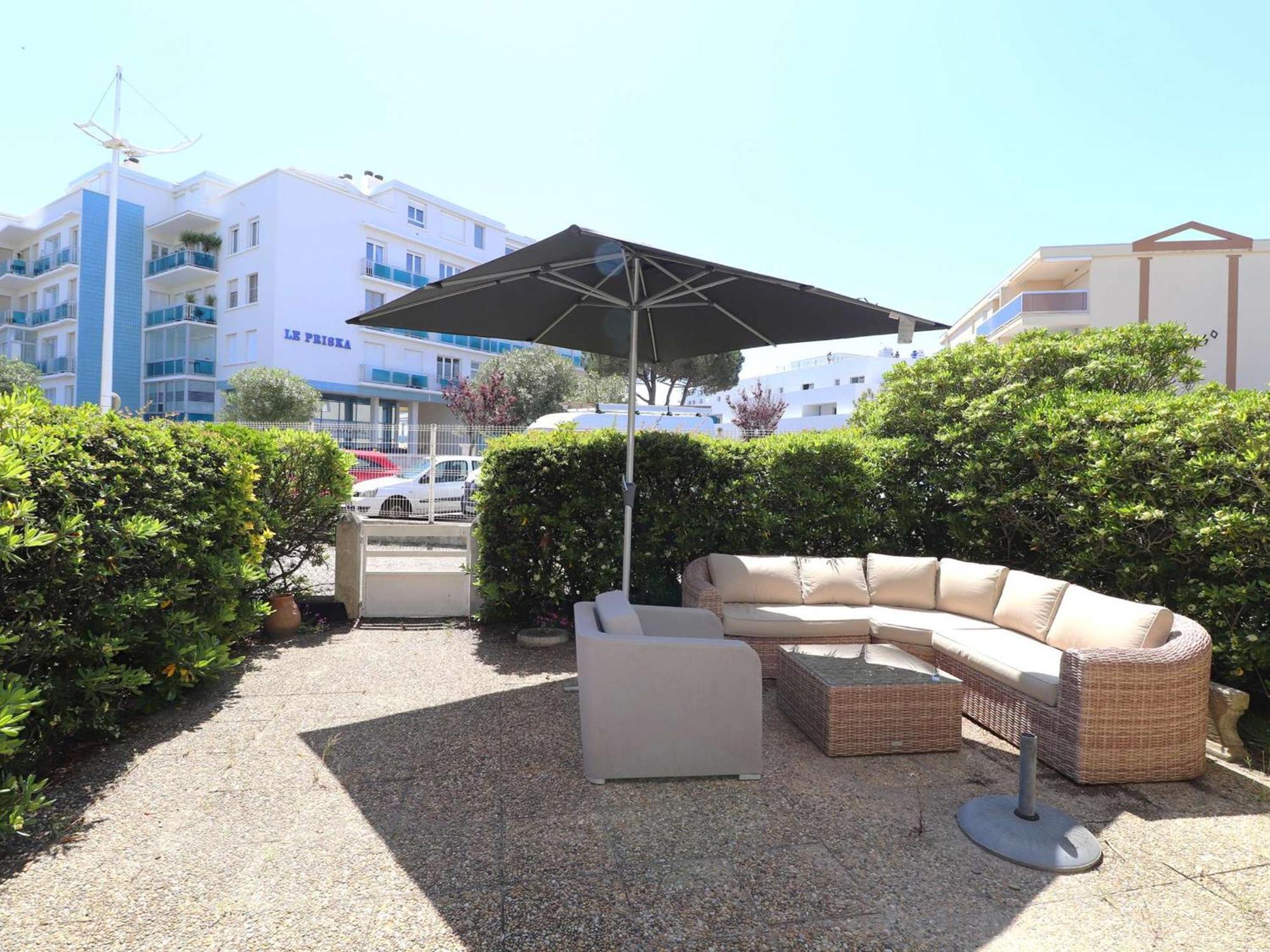 3 Pieces Climatise Avec Terrasse, Parking Prive, A 100M De La Plage, 7 Couchages - Fr-1-307-148 Le Grau-du-Roi Bagian luar foto